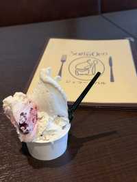 🍨大通の隠れ家ジェラートバル「ソッリーゾ デル オルソ（Sorriso dell’ Orso）」