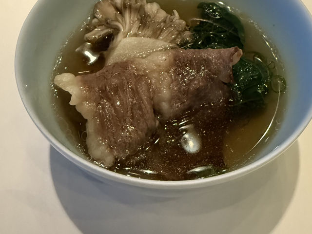 充滿驚喜嘅餐廳，仲有可以望晒香港最靚嘅景色