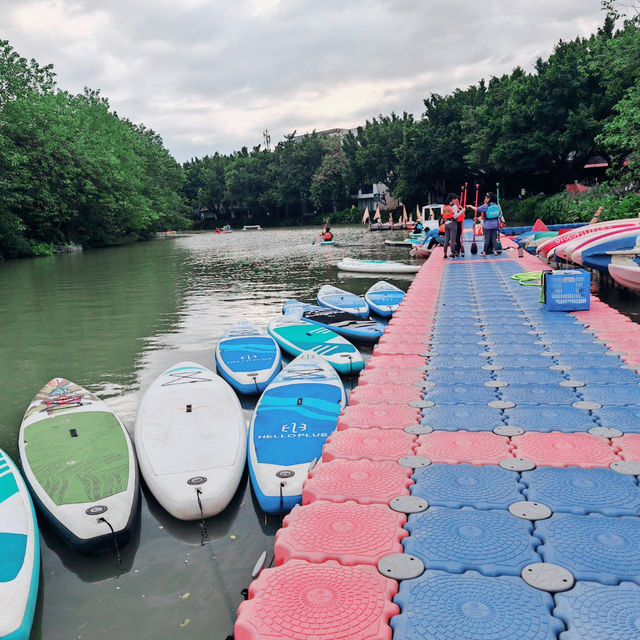 Glide & Gaze: Paddleboarding Bliss at Haizhu Lake Park 🏄‍♂️🌇