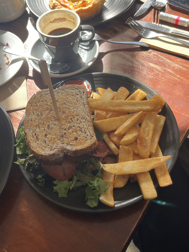 ☁️ Slow Travel in Taupō: Brunch, Waterfalls & a Golden Glow 🌿🌞