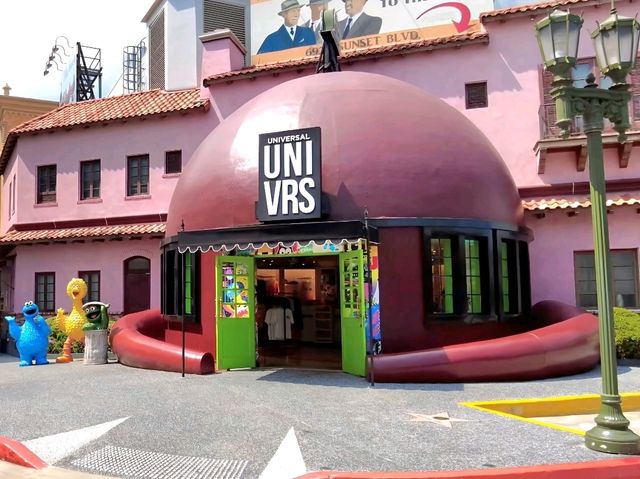 Hollywood Glamour at Universal Studios Singapore!