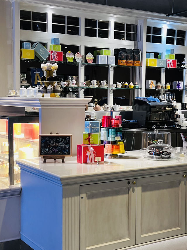 A Little Kiss of Sweetness – Only at Bisou