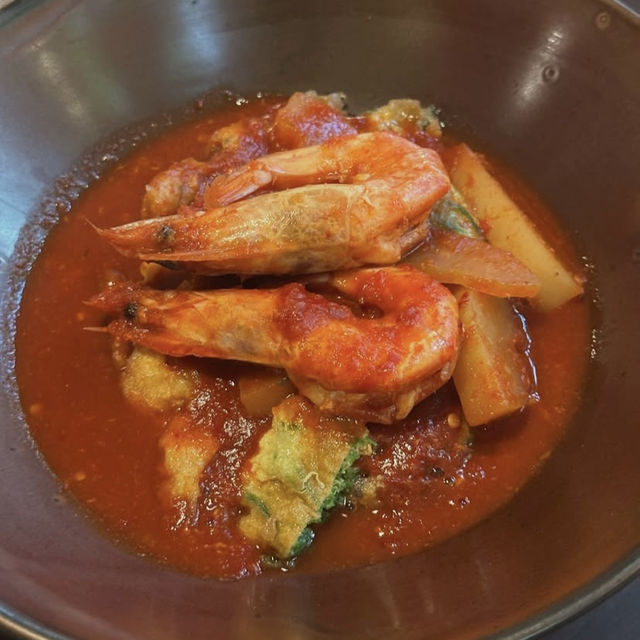 ทิวา & รษา Thai Kitchen and Café แบบสดใหม่ 