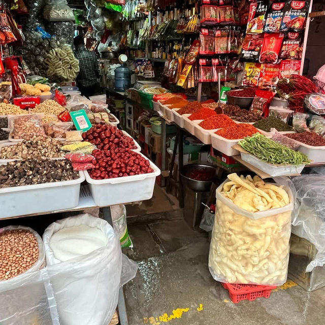 🧺🌶️ Daguanzuanxin Farmers’ Market (大观纂新农贸市场) — A Local Foodie Gem in Kunming!