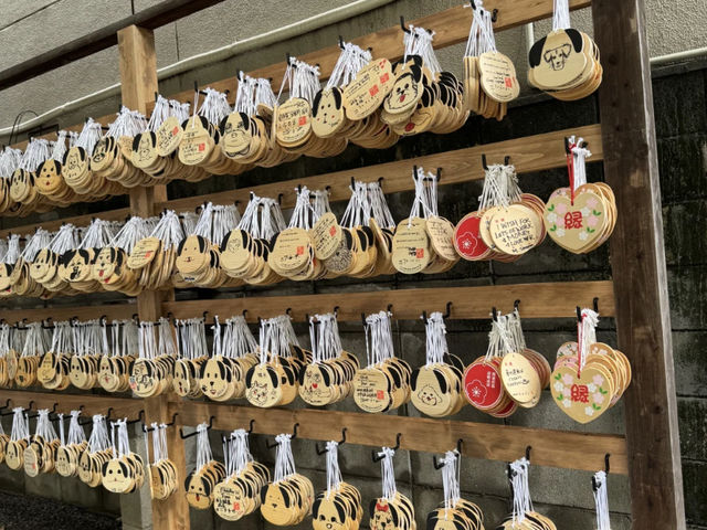 Mitsugu Pet Shrine in Osaka: A Blessing for Your Furry Friends! 🐶💖