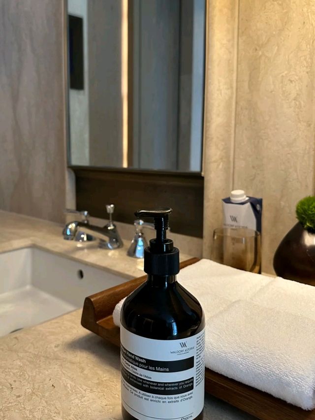 🏨🌟 Waldorf Astoria Bangkok – Sophisticated Luxury in the City Center 🇹🇭