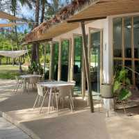 📍 The PlayYard Phuket – คาเฟ่ริมทะเลสไตล์แคมป์ปิ้