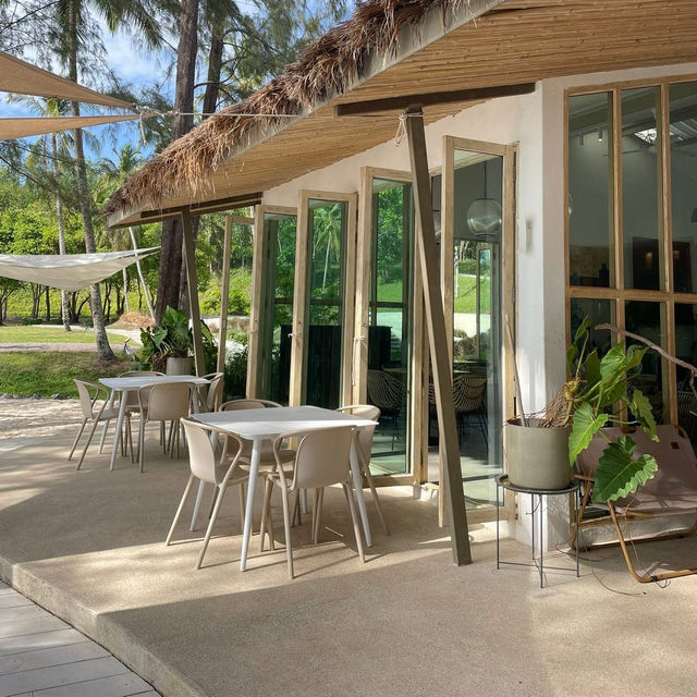 📍 The PlayYard Phuket – คาเฟ่ริมทะเลสไตล์แคมป์ปิ้