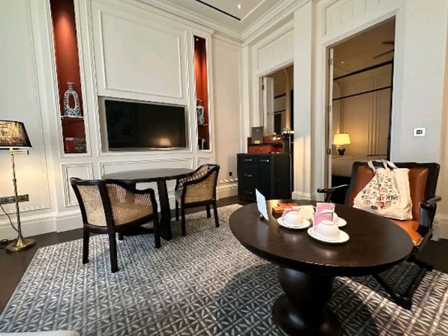 Step Into Timeless Elegance – My Unforgettable Stay at Raffles Singapore