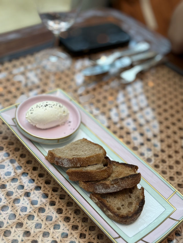 Take a break at Ritz Carlton Singapore 