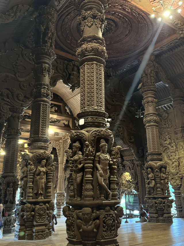🪵 รีวิว: Sanctuary of Truth Museum