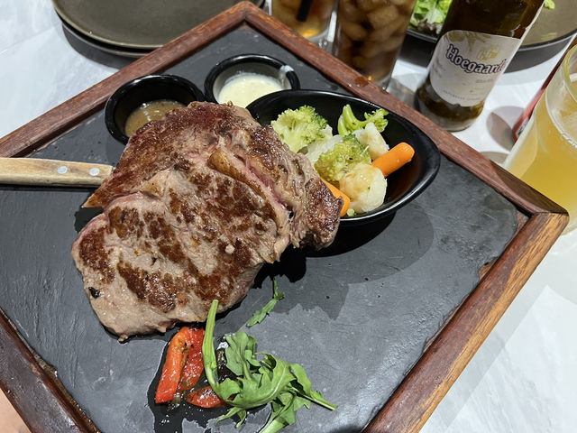 🍽️ Dinner at COLLIN’S® Marina Square – Hearty Plates, Laid-Back Vibes