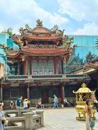 🌻วัดหลงซาน (Longshan Temple)