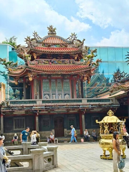 🌻วัดหลงซาน (Longshan Temple)