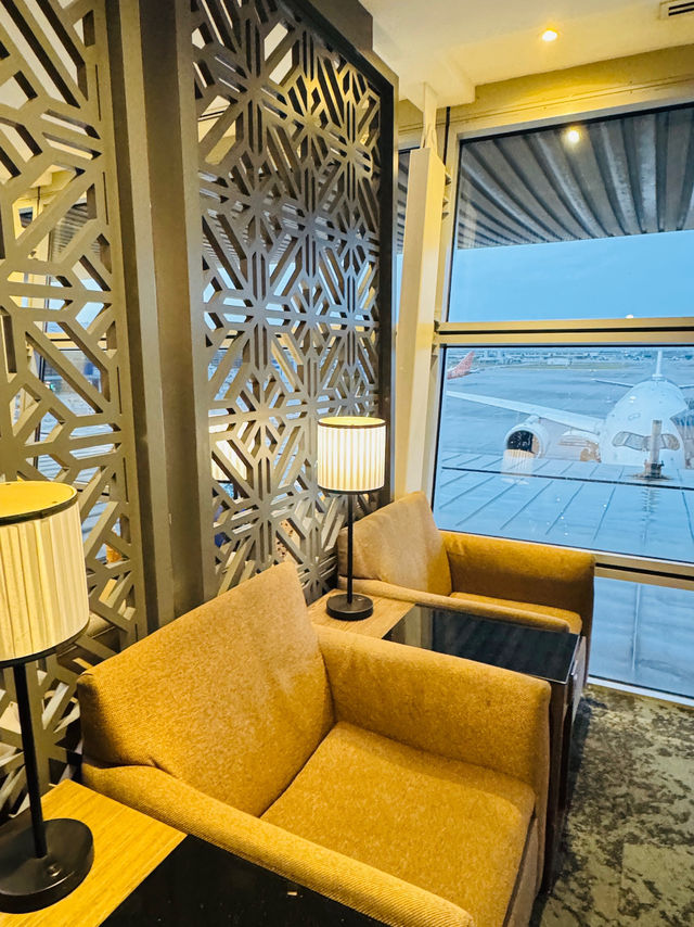 ✈️ Guide to International Golden Lounge
