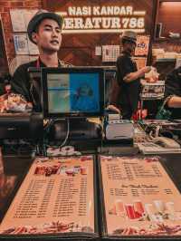 Queue for the Curry Magic – Nasi Kandar Beratur 786 Delivers