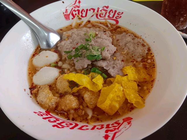 ร้านเตี๋ยวเอียะ ก๋วยเตี๋ยวต้มยำ หมูบะช่อ