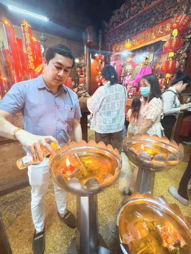 ศาลเจ้าแม่ทับทิม สะพานเหลือง