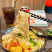 荔枝角老荔冰室😋 花膠雞阿媽足料雞湯米線🍜