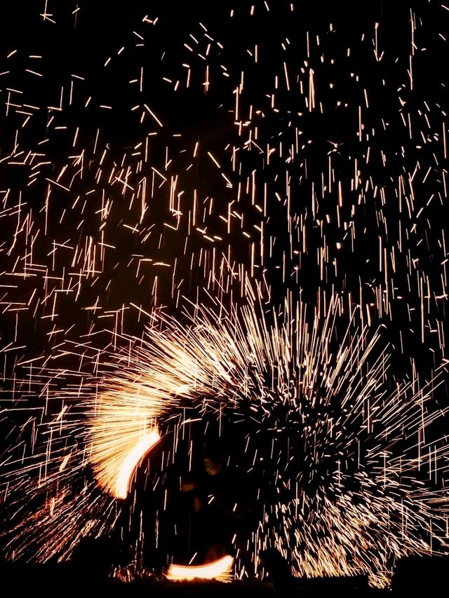 มาดูโชว์ควงกระบองไฟที่ภูเก็ต