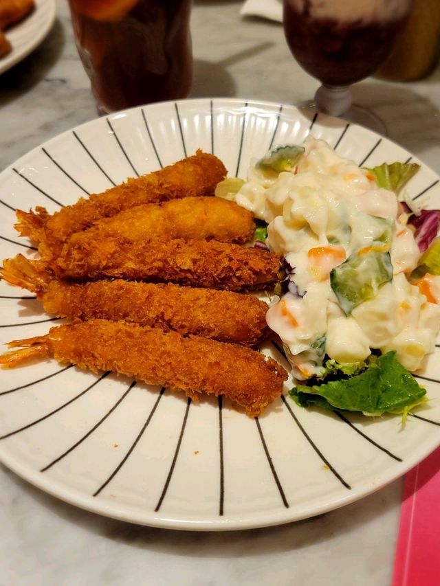 小清新西餐廳🐄鐵板特級西冷超吸引🍽 小清新西餐廳🐄鐵板特級西冷超吸引🍽