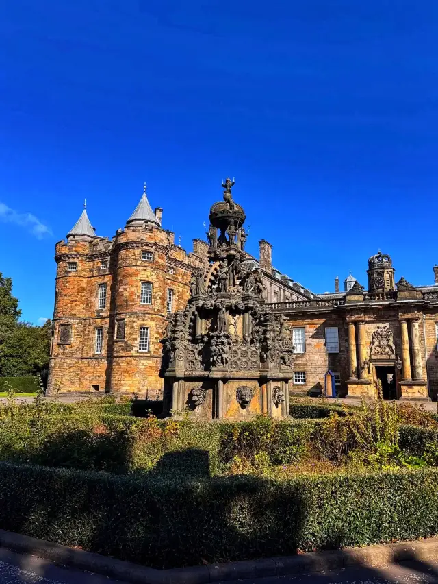 👑 Step Into Royal History at the Palace of Holyroodhouse 🏰 