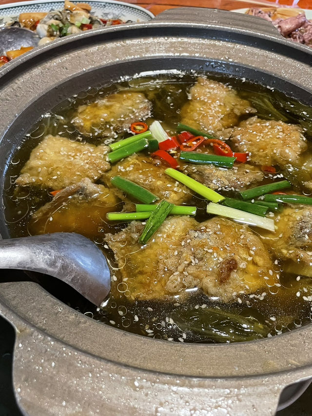 馬祖南竿｜九榕閣無菜單料理：紅糟入味、漁獲當令，半山腰餐桌的島嶼饗宴