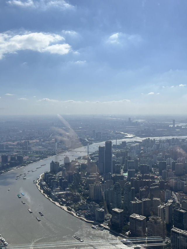 上海塔-摩登建築風格感受都市脈搏  