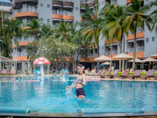 Secret hotel in Pattaya. You can walk to the beach here. 💦