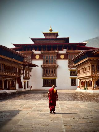 Wangdue Phodrang Dzong: Bhutan’s Epic Cliffside Fortress 🏯✨