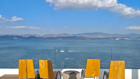Rekomendasi tempat menginap di Dali dengan pemandangan 10/10 di Xiamolan Bay Sea View. — traveler post in Dali