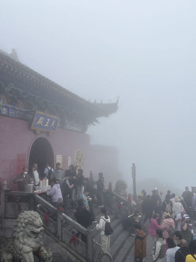 挑戰1200級台階，只為一睹紅雲金頂！