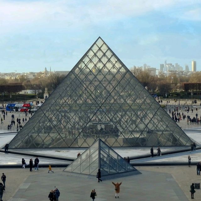 Louvre: World's Largest Art Museum 