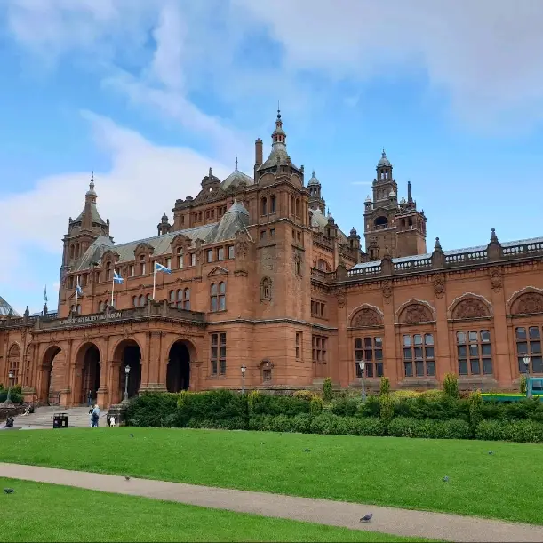 🎨✨ Exploring the Masterpieces: Kelvingrove Art Gallery & Museum ✨🏛️


