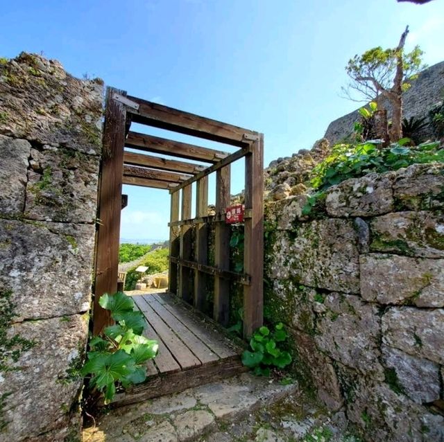 🌸中城城跡🌸坐落在遼闊石灰岩高原上的城堡殘壁