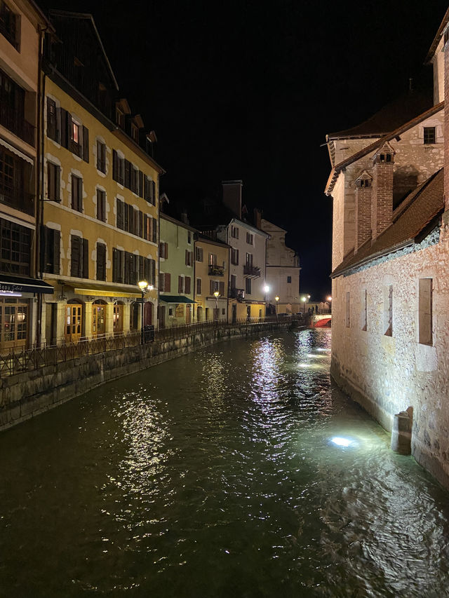 🇫🇷 Annecy: A Charming Journey to France's "Venice of the Alps"🏞️