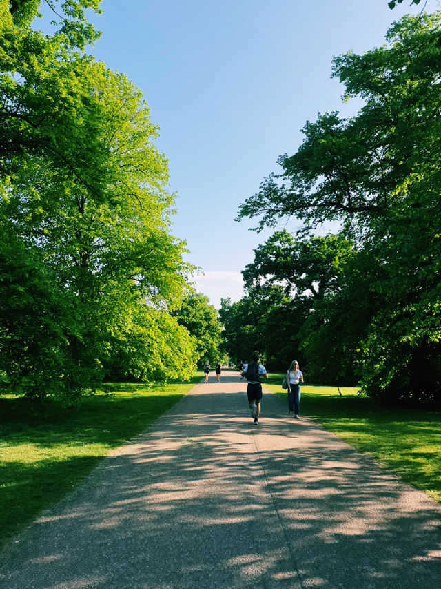 Escape into Kensington Gardens: Where Royal Charm Meets Everyday Magic