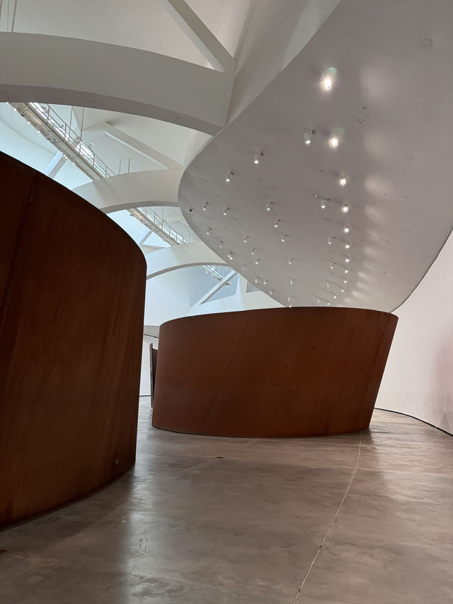 Guggenheim Bilbao Museum 🏙️