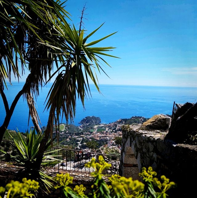 Hiking towards Castelmola 
