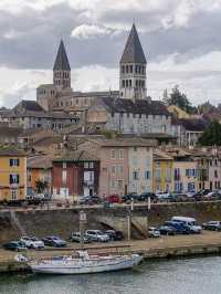 🕍🍇 “Quiet Grace by the Saône: A Peaceful Day in Tournus” 🇫🇷