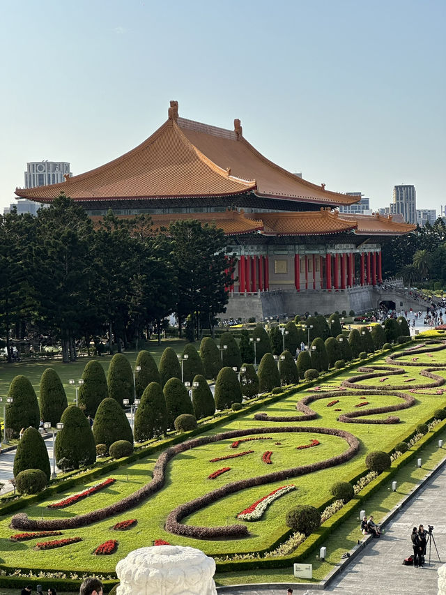 Historic Taipei Stroll: Monuments, Museums & Open Square Magic
