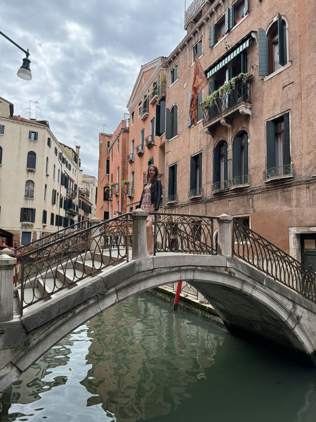 Discover the Enchantment of Venice! 🇮🇹❤️ Discover the Enchantment of Venice! 🇮🇹❤️