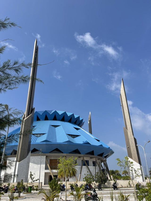🌿 Sultan Park – Green Haven by Malé’s Grand Mosque 🕌✨