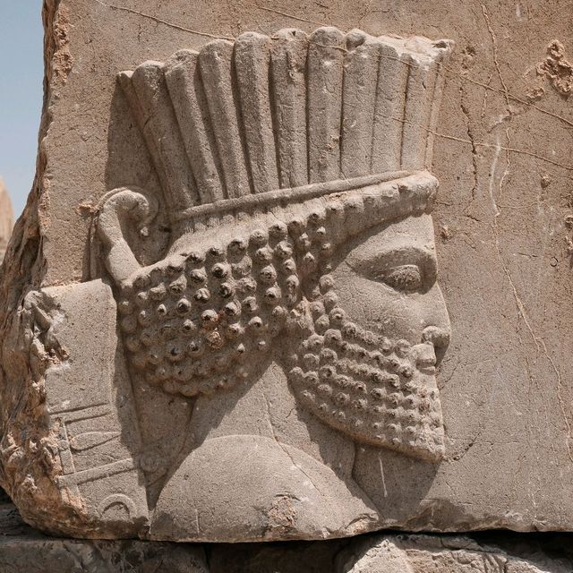 Statues, Persepolis  🏛️🗿 / 2025