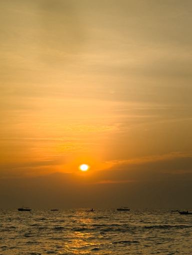 A small guide if you're at Candolim Beach (Goa vibe):