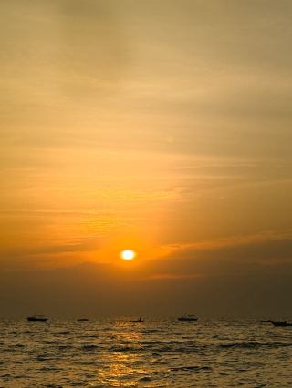 A short guide if you're on Kandolim beach (vibe Goa🥥🍍🥭):