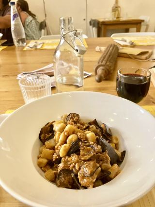 🍝 Bologna’s Restaurants Need Bookings At Weekends? Not Here!