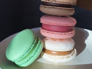 素敵な瞬間を：トムスクのおしゃれなカフェ「Moments」。