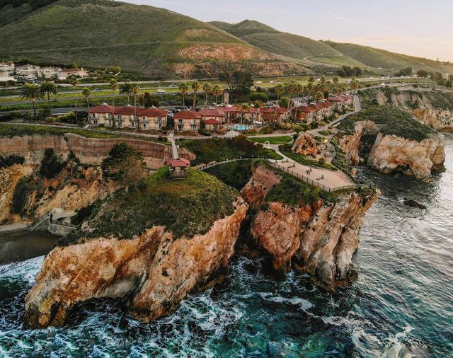 Pismo Beach: A Tranquil Haven on California's Highway 1 🏖️🌅