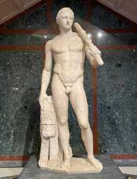 "Antique and cultural heritage: Explore the unique charm of the Getty Villa Museum!"